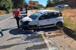 Σφοδρή σύγκρουση οχημάτων κοντά στην Καβάλα – Πληροφορίες για έναν νεκρό και δύο τραυματίες