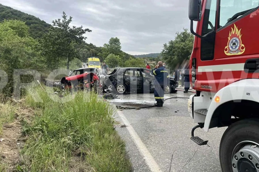 Σφοδρή σύγκρουση οχημάτων κοντά στην Καβάλα – Πληροφορίες για έναν νεκρό και δύο τραυματίες