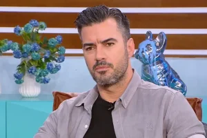 Γιάννης Τσιμιτσέλης: «Ήταν να πάω στο Άμπου Ντάμπι και να μπλέξω με τη δημοσιογράφο με τα εισιτήρια»