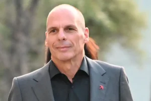 Βαρουφάκης: «Κάνουν τα πάντα για να μας πάνε πίσω, στα πέτρινα χρόνια των 50s» – Η πρώτη αντίδραση μετά την προκαταρκτική έρευνα