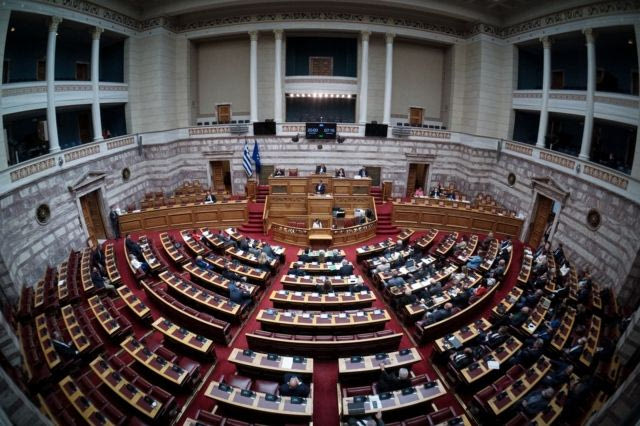 Τροπολογία για Πόθεν Έσχες πολιτικών: Offshore για όλη την οικογένεια