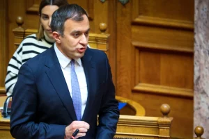 Χατζηβασιλείου: Συνομιλούμε με την Τουρκία, αλλά δεν αλλάζουμε τις θέσεις μας