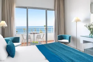 Πληρότητες έως 100% από τον Ιούνιο στην Κρήτη -«Κονταροχτυπιούνται» ξενοδοχεία και Airbnb