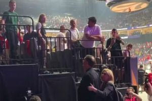 Φραστικό επεισόδιο του Μπαρτζώκα με νεαρό οπαδό του Παναθηναϊκού – «Ξέρει η μάνα σου ότι είσαι εδώ;» του είπε ο κόουτς