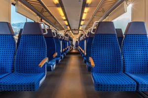 Επιβάτης τρένου στη Γερμανία σφήνωσε στο κενό ανάμεσα στα καθίσματα, επειδή έψαχνε τα AirPods του