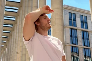 Ελλάδα: Πόσο μας ταλαιπωρεί η ακραία ζέστη; Έλληνας καθηγητής του Harvard απαντά