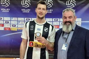 Ο Δημήτρης Ζλατιλίδης με τον MVP του ΟΦΗ Μιχάηλοβιτς