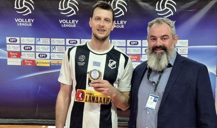 Ο Δημήτρης Ζλατιλίδης με τον MVP του ΟΦΗ Μιχάηλοβιτς