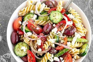 Aν σας περίσσεψαν μακαρόνια δείτε εύκολες και νόστιμες ιδέες για να τα αξιοποιήσετε