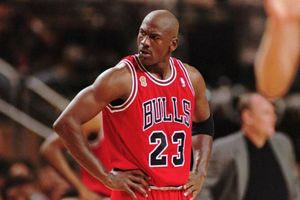 Μάικλ Τζόρνταν: Μυθική δημοπρασία για ένα κομμάτι χαρτόνι με την υπογραφή του