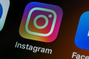 Έρχεται χρέωση 13 ευρώ το μήνα σε Instagram και Facebook