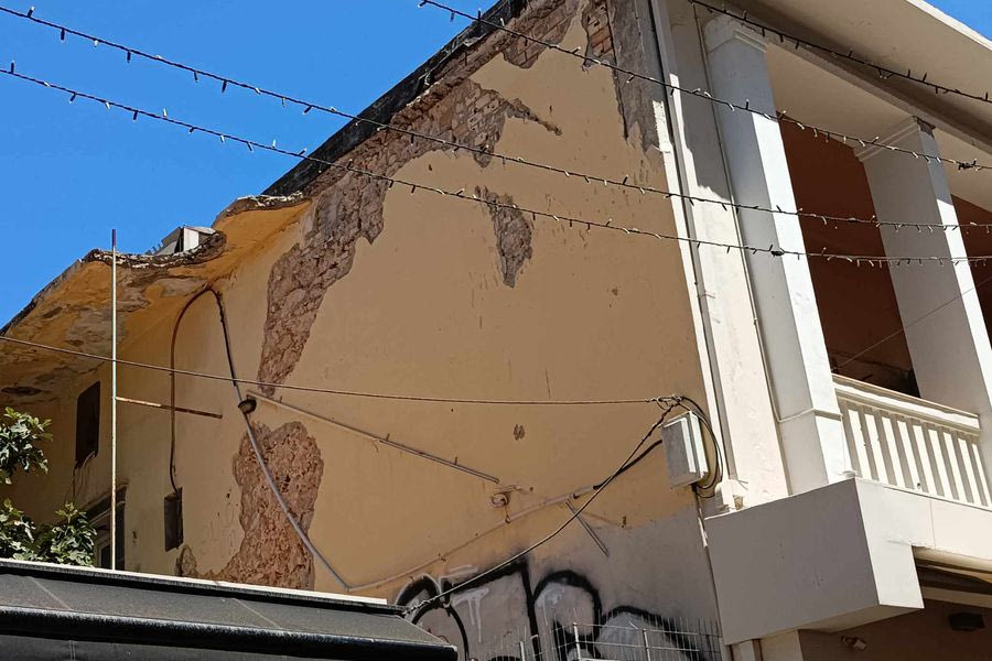 Πρωτότυπη προστασία: Αν το κλείσεις το “σώνεις” από την κατάρρευση;