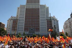 Χιλιάδες Ισπανοί στους δρόμους ζητούν παραίτηση Σάντσεθ και πρόωρες εκλογές