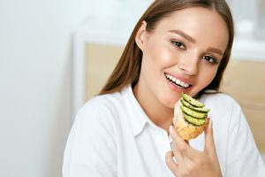 Το φρούτο που διώχνει το λίπος από την κοιλιά – Ένα την ημέρα αρκεί