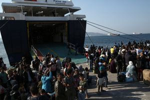 Πάρος: Πλοίο προσέκρουσε στην προβλήτα του λιμανιού