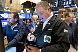 Σε αναζήτηση κατεύθυνσης η Wall Street – Μικρές διακυμάνσεις στους δείκτες