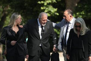 Πετρολούκας Χαλκιάς: Σε λαϊκό προσκύνημα η σορός του στη Μητρόπολη Αθηνών