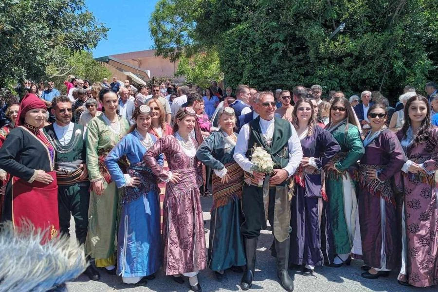 Ο γάμος που ένωσε τον Πόντο με την Κρήτη – Ήθη, έθιμα και εικόνες από το παρελθόν