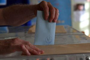 Τα… «μέτρα» και τις μετρήσεις των πολιτών αναμένει το Μαξίμου, μετά το…μισό καφέ που τους κέρασε ο Κυριάκος!  Ποια συμφέροντα δεν θέλουν το καλώδιο; Έρχεται ο…κόφτης της Ζωής!