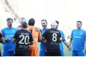 Οι Legends του 2004 νίκησαν 2-1 τους European Legends σε ματς φιλανθρωπικού χαρακτήρα