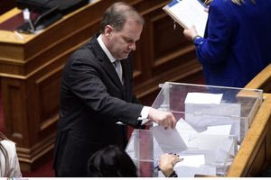 Προανακριτική για Τέμπη: Με 154 ψήφους πέρασε η πρόταση της ΝΔ για Καραμανλή, παραπέμπεται για παράβαση καθήκοντος – Απορρίφθηκαν όλες οι άλλες προτάσεις