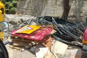 Ηράκλειο: Με χώματα και μηχανήματα έφραξαν τις ρίζες δέντρου