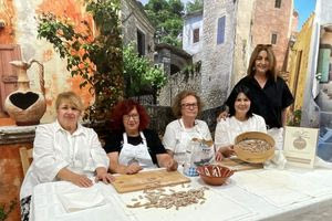 Σκιουφικτά μακαρούνια: Τα Κρητικά ζυμαρικά που μοιάζουν με “βαρκούλες” και η συνταγή τους