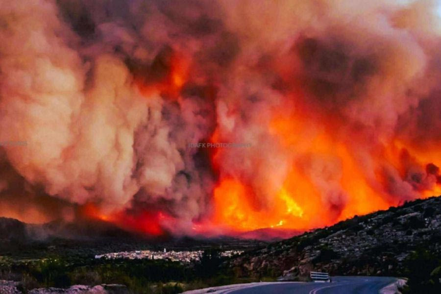 Βιβλική καταστροφή στη Χίο – 62.000 στρέμματα έχουν ήδη καεί