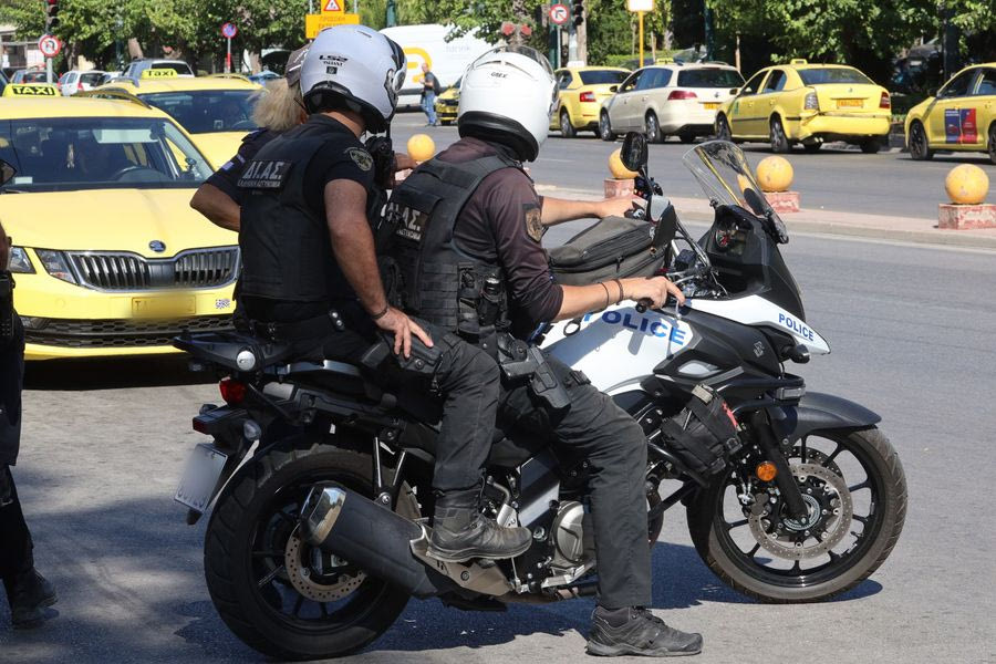 Εξαρθρώθηκε κύκλωμα διακίνησης μεταναστών σε χώρες της ΕΕ – Δύο συλλήψεις