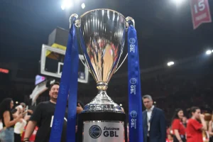 Η χρυσή βίβλος της Α1 μπάσκετ μετά την κατάκτηση του πρωταθλήματος από τον Ολυμπιακό