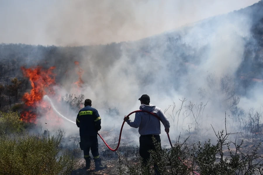 Πενήντα πυρκαγιές εκδηλώθηκαν το τελευταίο 24ωρο σε όλη τη χώρα
