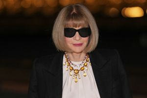 Η Άννα Γουίντουρ αποχωρεί από τη θέση της αρχισυντάκτριας της Vogue μετά από 37 χρόνια