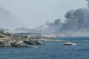 Παλαιά Φώκαια: Η φωτιά προκλήθηκε από καλώδιο του ΔΕΔΔΗΕ