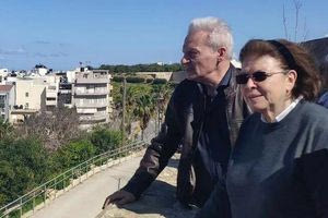 Τα τείχη, το δάσος και το δέντρο…