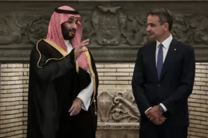 Ανησυχία στην Αθήνα για τη Μέση Ανατολή: Επαφή Μητσοτάκη με τον πρίγκιπα της Σαουδικής Αραβίας