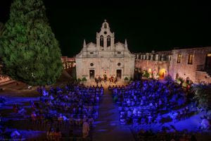 Ο διεθνούς φήμης βιολονίστας Λεωνίδας Καβάκος στην Ιερά Μονή Αρκαδίου