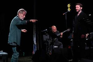 Στιγμιότυπα από τη συναυλία του Σταύρου Ξαρχάκου στην Αρχαία Ελεύθερνα