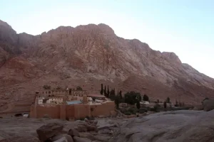 Τι θα ζητήσει ο Γιώργος Γεραπετρίτης από το Κάιρο για τη Μονή Σινά: Τα «αγκάθια», το καθεστώς ιδιοκτησίας και η «μετά Σίσι εποχή»