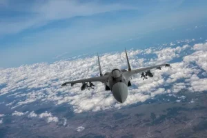 Ουκρανία: Ο στρατός ανακοίνωσε ότι κατέρριψε ρωσικό μαχητικό αεροσκάφος Su-35