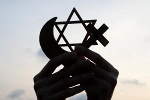 Παγκόσμια έκθεση για τις θρησκείες: Ο Χριστιανισμός μετατοπίζεται – Το Ισλάμ «κερδίζει έδαφος»