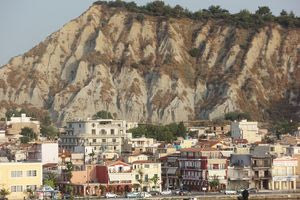 Ζάκυνθος: Τουρίστες πλακώθηκαν στο ξύλο μέσα σε κλαμπ