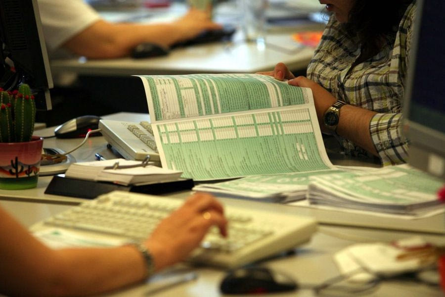 Η μισή Ελλάδα χρωστάει στην Εφορία – Με τηλέφωνα και SMS θα πιέζουν τους οφειλέτες