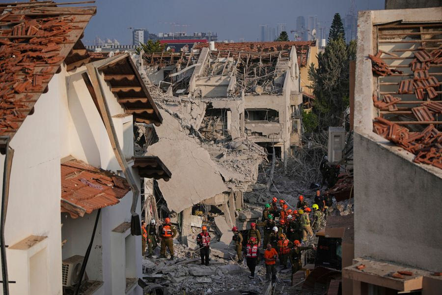 Σε τεντωμένο σχοινί Ισραήλ και Ιράν: Νέες επιθέσεις πραγματοποιεί ο Ισραηλινός στρατός – Αμερικανικές βάσεις απειλεί να πλήξει η Τεχεράνη
