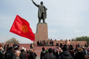 «Αποκαθήλωσαν» το ψηλότερο άγαλμα του Λένιν στην κεντρική Ασία