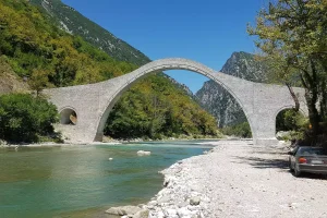 Άραχθος: Εγκεφαλικά νεκρά και τα δύο παιδιά