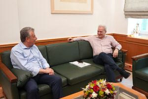 Τα τρία θέματα που συζήτησαν Αρναουτάκης – Καλοκαιρινός