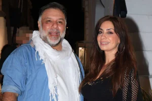 Ο Γρηγόρης Αρναούτογλου στη Μύκονο με τη σύντροφό του Νάνσυ Αντωνίου