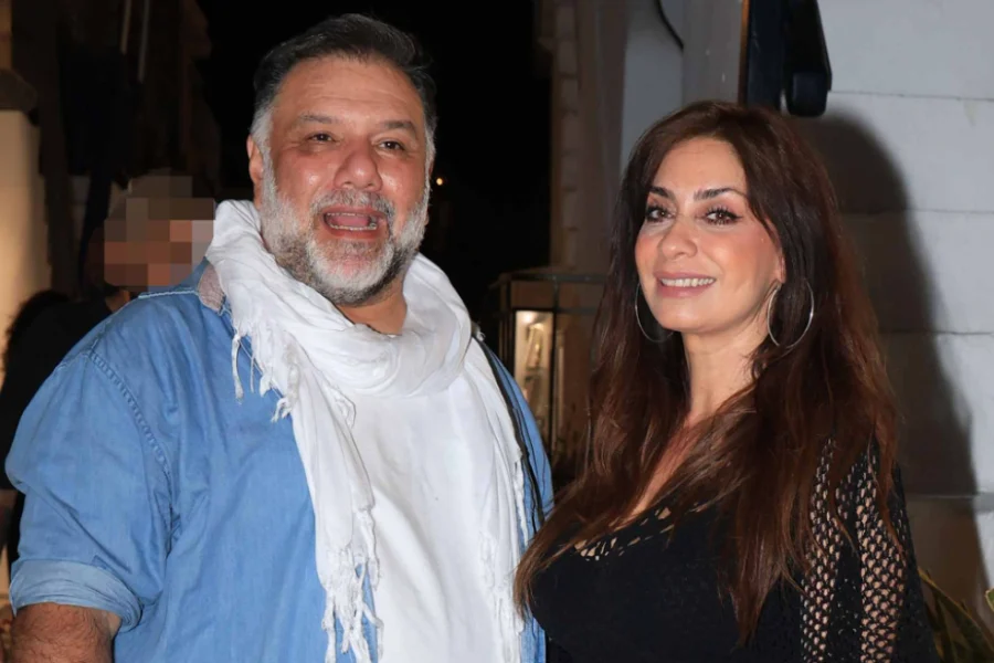 Ο Γρηγόρης Αρναούτογλου στη Μύκονο με τη σύντροφό του Νάνσυ Αντωνίου