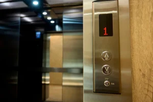 Ανοίγει αρχές Ιουλίου η πλατφόρμα απογραφής των ανελκυστήρων