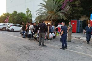 Η εξεύρεση χώρου προσωρινής φιλοξενίας  διχάζει αυτοδιοίκηση και Κυβέρνηση